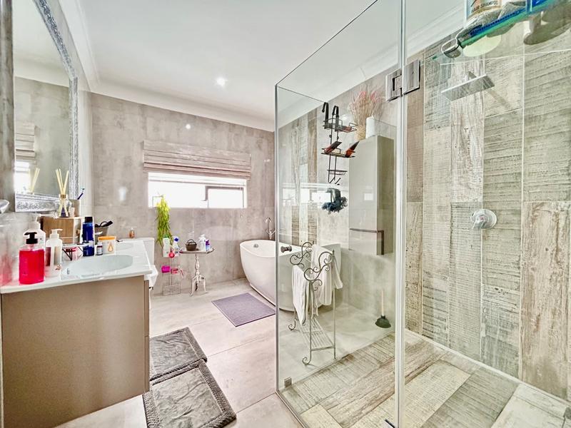 4 Bedroom Property for Sale in Everglades Estate North West